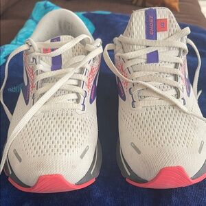 Used BROOKS GHOST 14 sneakers